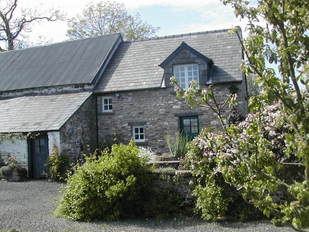 Alltybrain Farm Cottages And Farmhouse B&B Brecon Exterior photo