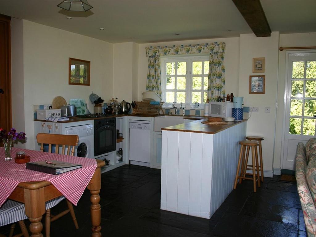 Alltybrain Farm Cottages And Farmhouse B&B Brecon Exterior photo