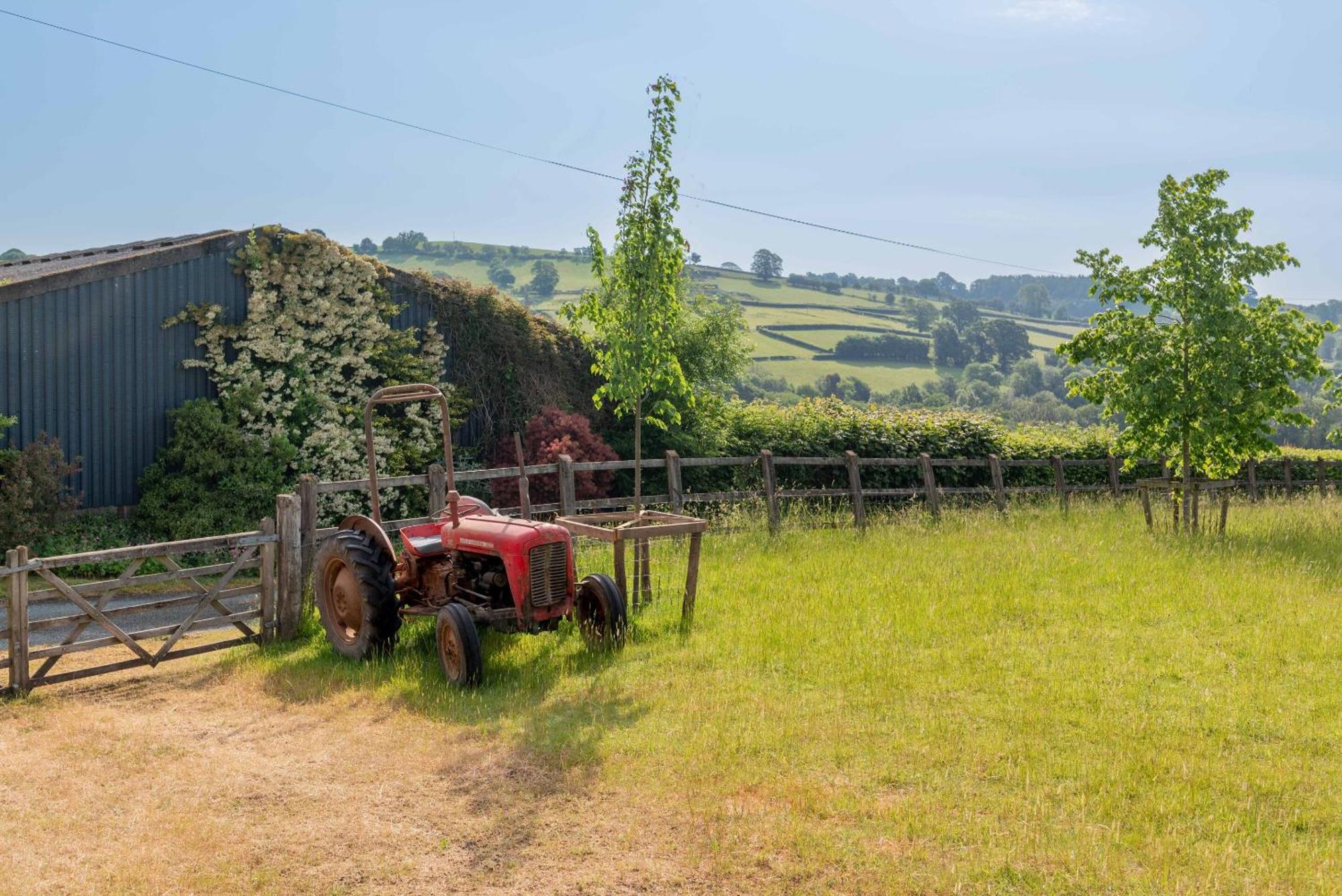 Alltybrain Farm Cottages And Farmhouse B&B Brecon Exterior photo