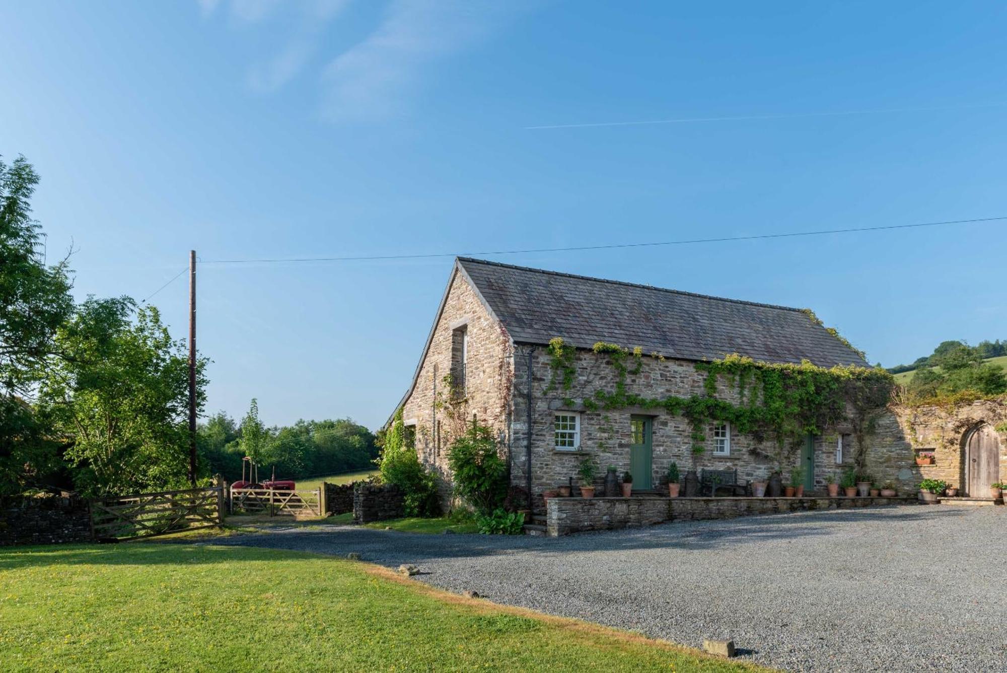 Alltybrain Farm Cottages And Farmhouse B&B Brecon Exterior photo