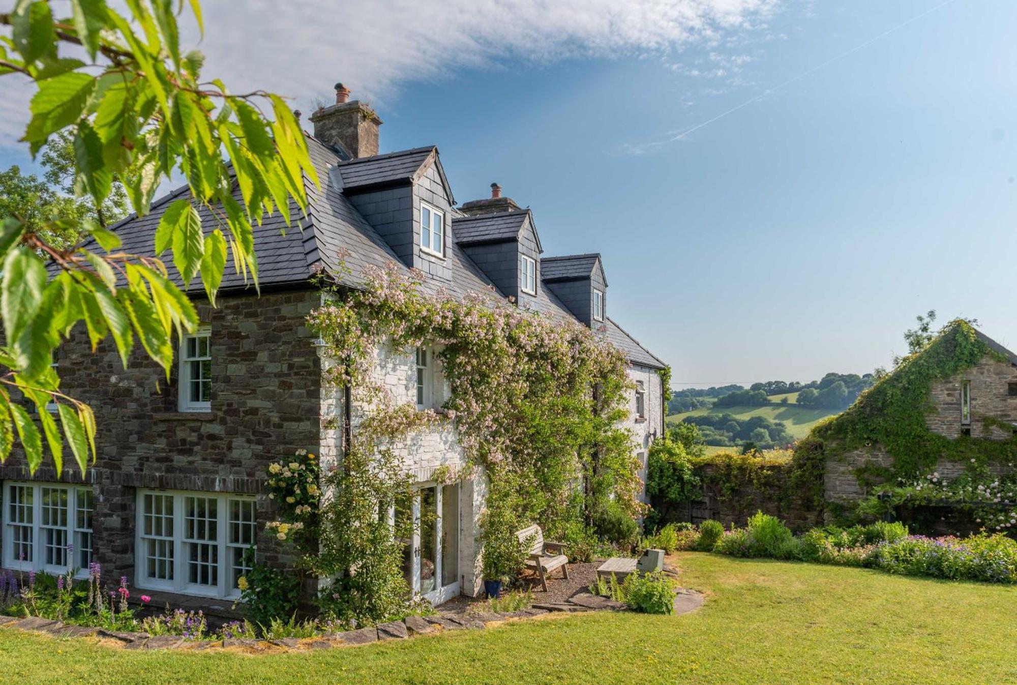 Alltybrain Farm Cottages And Farmhouse B&B Brecon Exterior photo