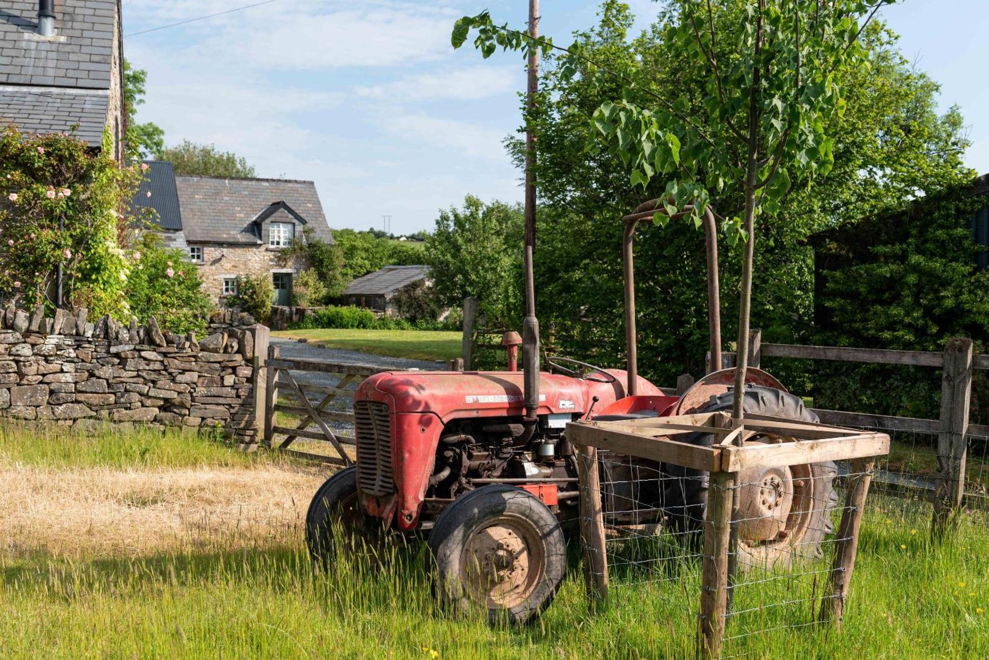 Alltybrain Farm Cottages And Farmhouse B&B Brecon Exterior photo