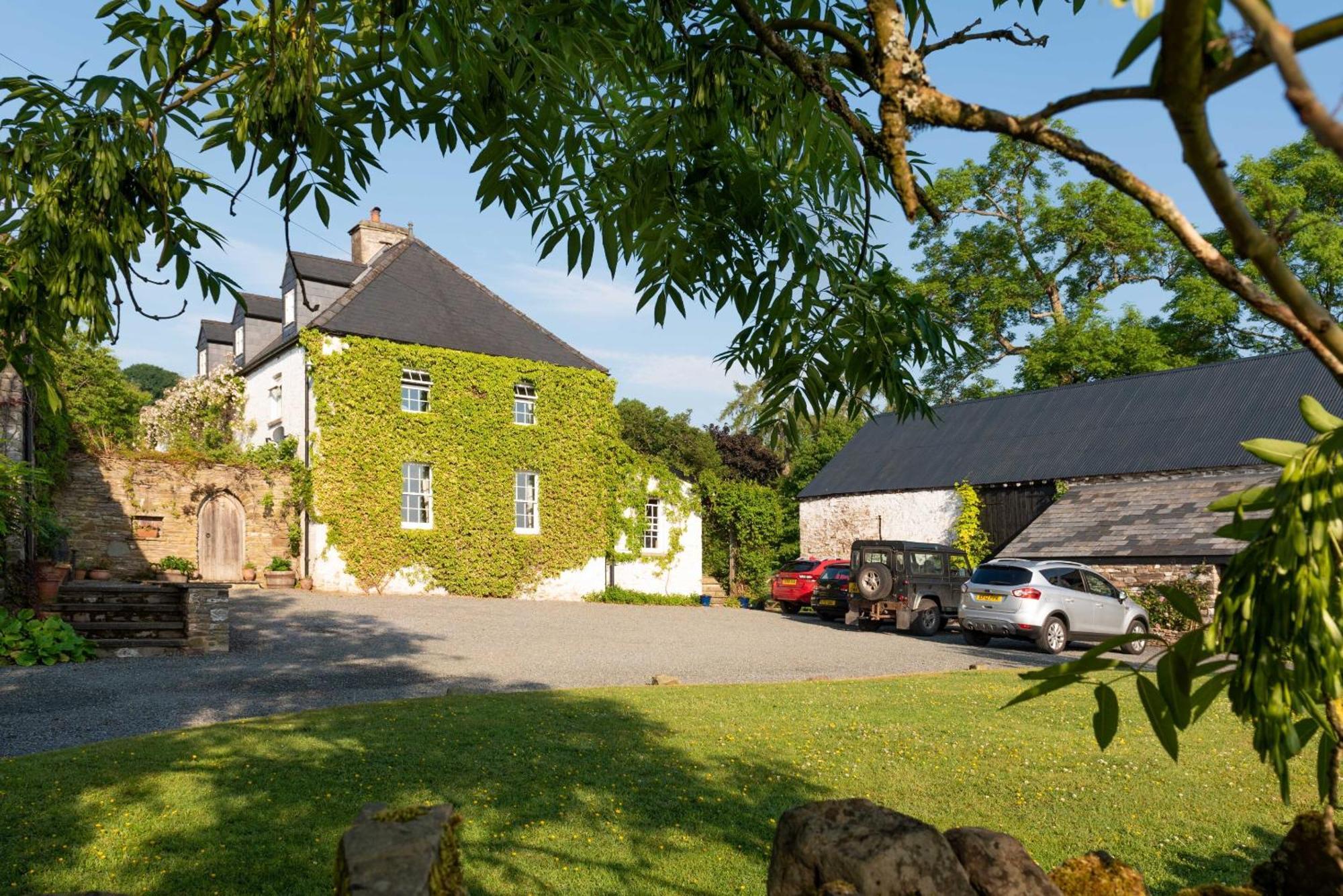 Alltybrain Farm Cottages And Farmhouse B&B Brecon Exterior photo