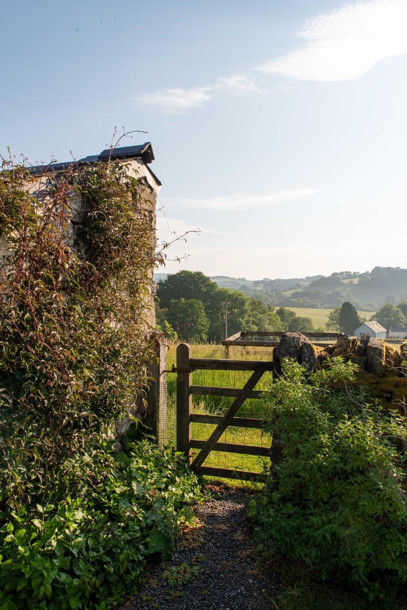 Alltybrain Farm Cottages And Farmhouse B&B Brecon Exterior photo