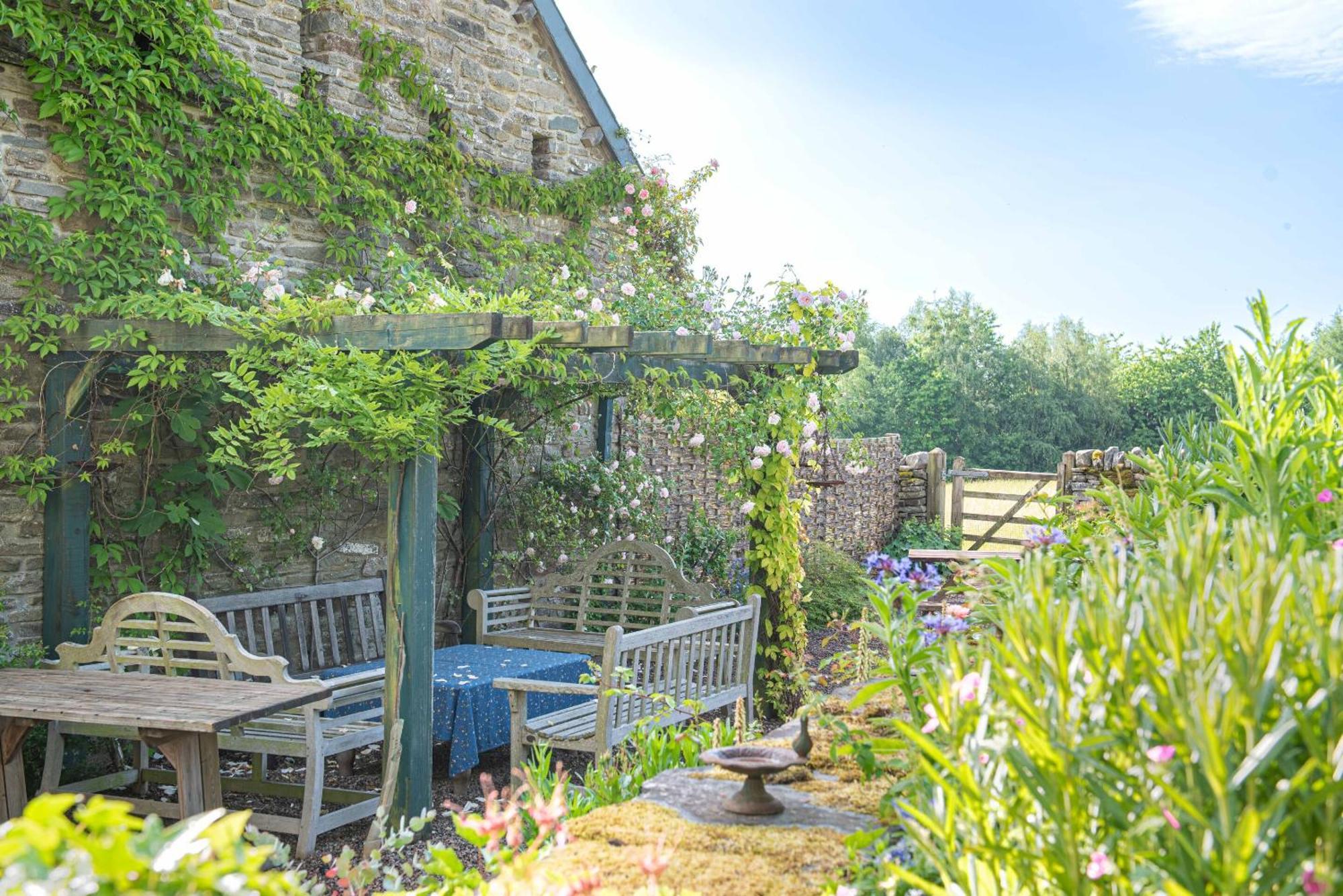 Alltybrain Farm Cottages And Farmhouse B&B Brecon Exterior photo