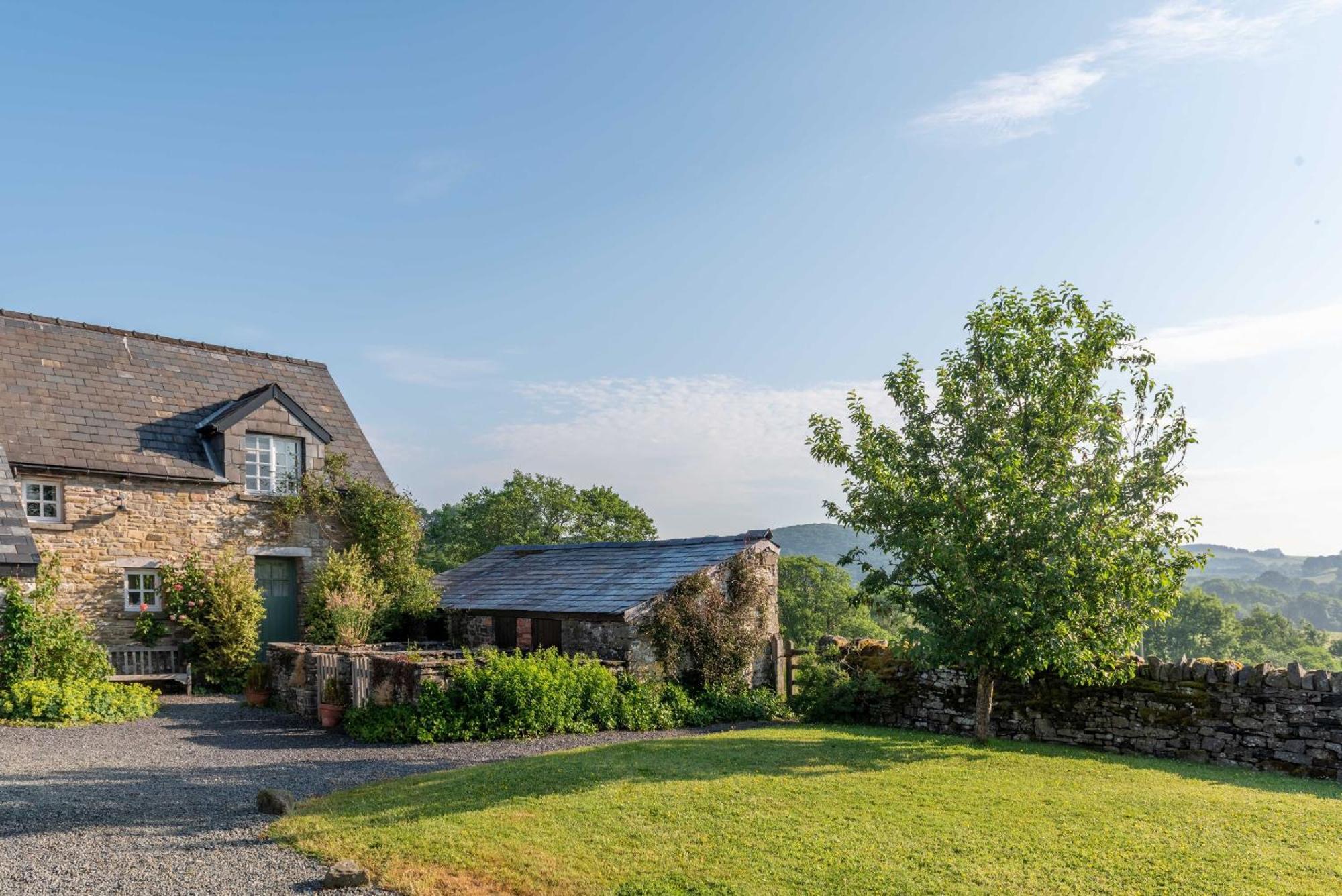 Alltybrain Farm Cottages And Farmhouse B&B Brecon Exterior photo