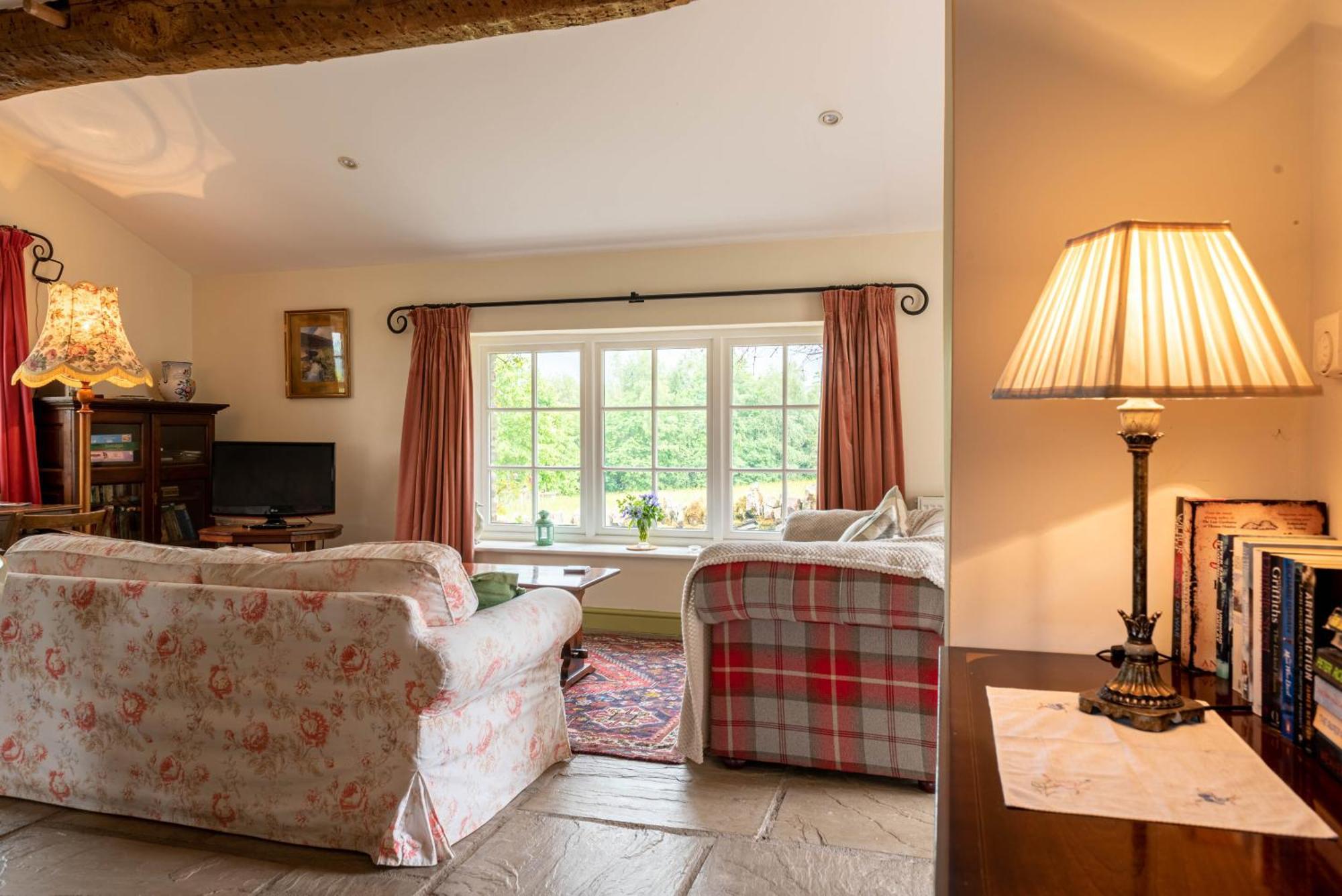 Alltybrain Farm Cottages And Farmhouse B&B Brecon Room photo
