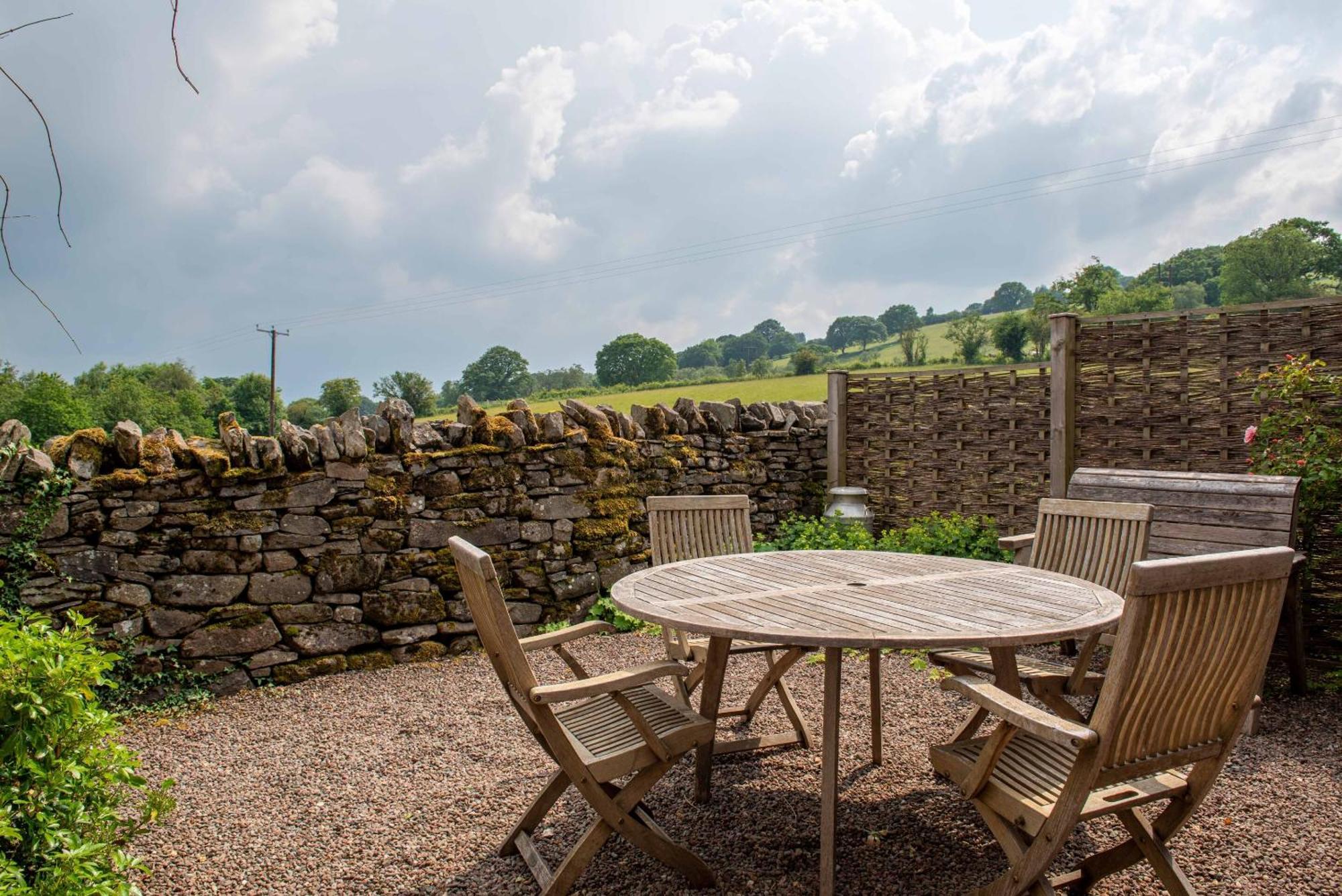 Alltybrain Farm Cottages And Farmhouse B&B Brecon Room photo