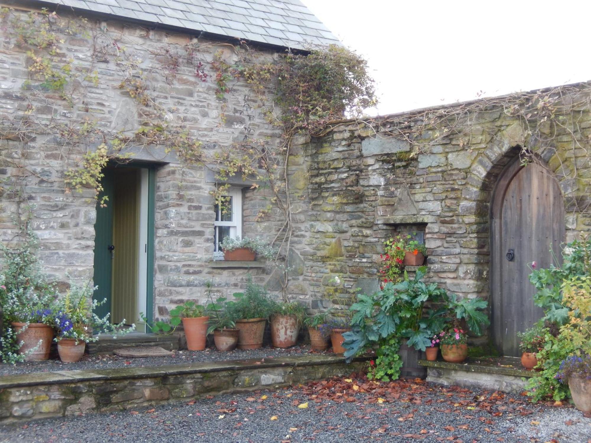 Alltybrain Farm Cottages And Farmhouse B&B Brecon Exterior photo